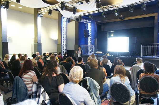 Referentin Martina Meixner informierte &uuml;ber Anzeichen und Herangehensweisen bei Stillen St&ouml;rungen (Foto: Mathias Daniel)