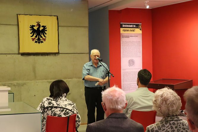 Numismatiker Paul Lauerwald informiert in der Flohburg &uuml;ber die alte Nordh&auml;user M&uuml;nze (Foto: Stadtverwaltung Nordhausen)