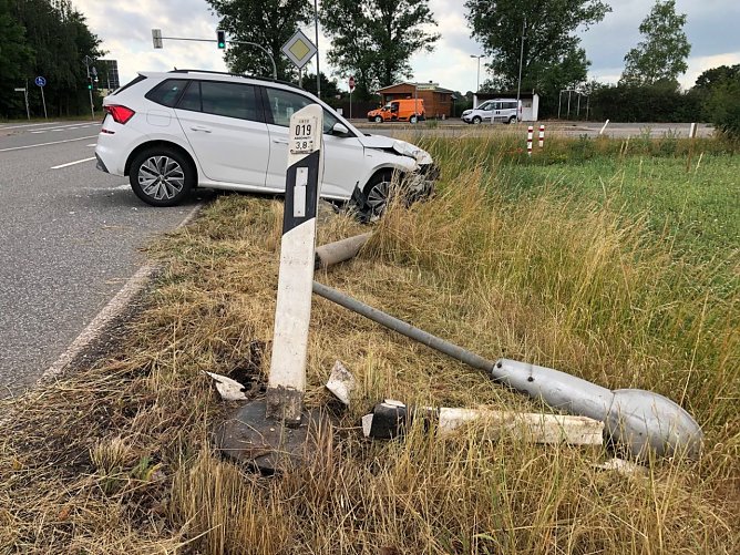 Unfall bei Kleinfurra (Foto: S. Dietzel) Unfall bei Kleinfurra (Foto: S. Dietzel)