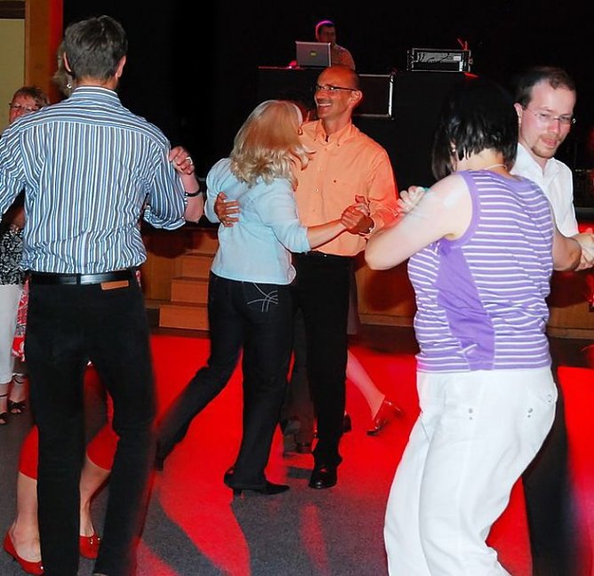 Gesellschaftstanz (Foto: A. Levi) Gesellschaftstanz (Foto: A. Levi)