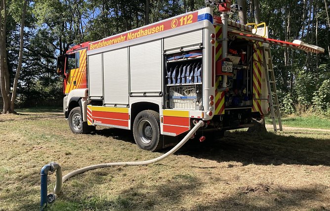 Zisterne im Park Hphenrode wird gefüllt (Foto: Stadtverwaltung Nordhausen) Zisterne im Park Hphenrode wird gefüllt (Foto: Stadtverwaltung Nordhausen)