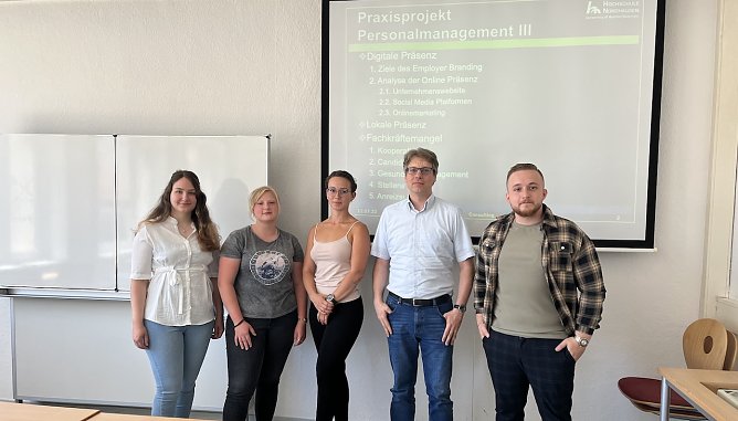 Studenten der Hochschule in einem Projekt bei der Firma Liebram (Foto: Liebram )