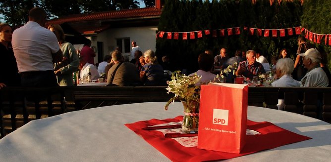 Die SPD kam zu ihrem Sommerfest am gestrigen Abend in Werther zusammen (Foto: agl) Die SPD kam zu ihrem Sommerfest am gestrigen Abend in Werther zusammen (Foto: agl)