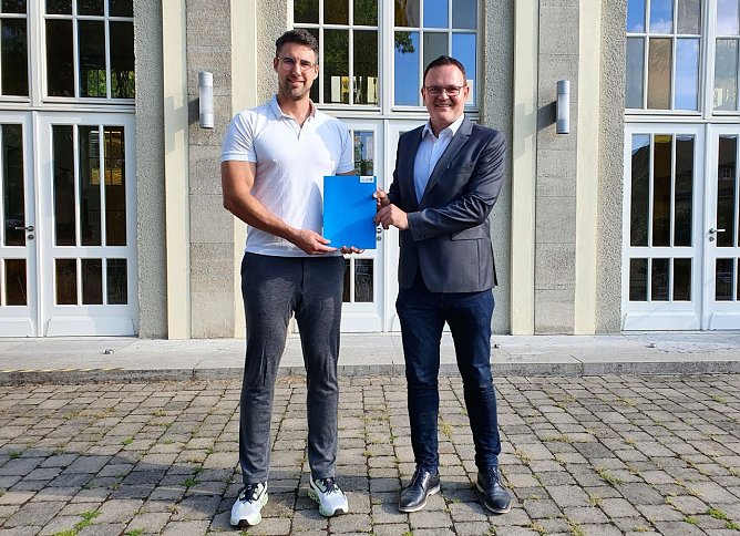 Ernennung von Prof. Dr. Jan Andre Millemann durch Hochschulpr&auml;sident Prof. Dr. J&ouml;rg Wagner  (Foto: Nadine Kathrin Luschnat)