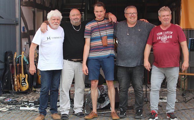Aus "Hofgang" wurde "Handmade" (Foto: Jazzclub Nordhausen) Aus "Hofgang" wurde "Handmade" (Foto: Jazzclub Nordhausen)