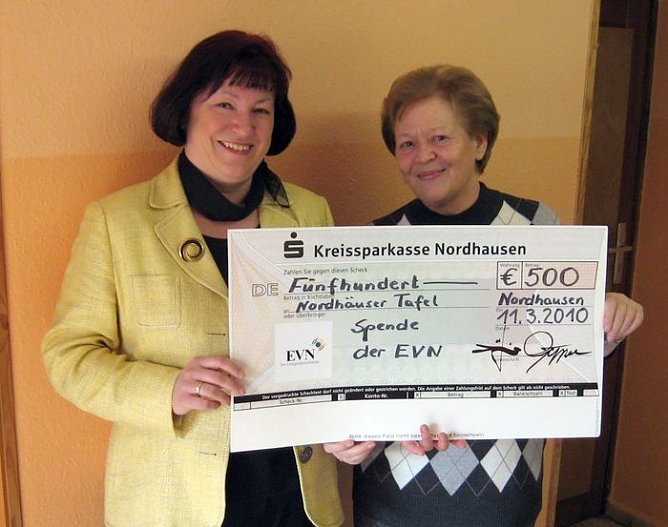 Spende f&uuml;r die Tafel (Foto: EVN)