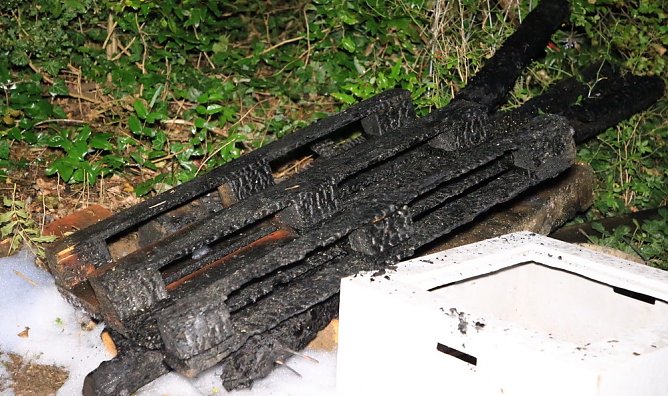 Gartenlaubenbrand letzte Nacht in Nordhausen (Foto: S.Dietzel) Gartenlaubenbrand letzte Nacht in Nordhausen (Foto: S.Dietzel)