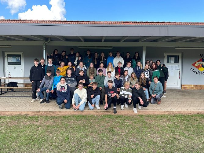 Die Bleicher&ouml;der Gymnasiasten haben ihren Wandertag auch zum aufr&auml;umen genutzt (Foto: Friderike Ullmann    )