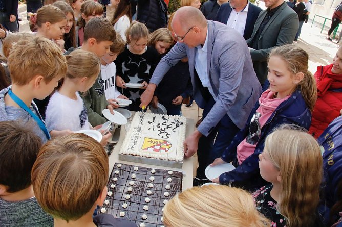 Zur Feier des Tages gab es nicht nur viele Worte, sondern auch guten Kuchen (Foto: agl) Zur Feier des Tages gab es nicht nur viele Worte, sondern auch guten Kuchen (Foto: agl)