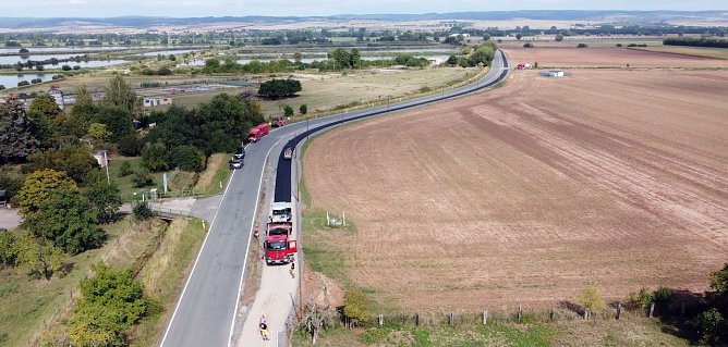 Der neue Radweg kurz vor seiner Vollendung in einer Luftaufnahme (Foto: Daniel Geißler) Der neue Radweg kurz vor seiner Vollendung in einer Luftaufnahme (Foto: Daniel Geißler)