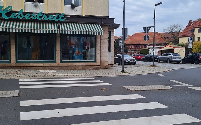Zebrastreifen wurden nachgezeichnet (Foto: Stadtverwaltung) Zebrastreifen wurden nachgezeichnet (Foto: Stadtverwaltung)