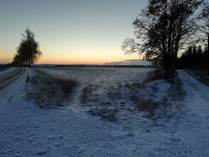 Auf Sophienhof hat der Winter bereits gestern Einzug gehalten (Foto: W. Jörgens) Auf Sophienhof hat der Winter bereits gestern Einzug gehalten (Foto: W. Jörgens)