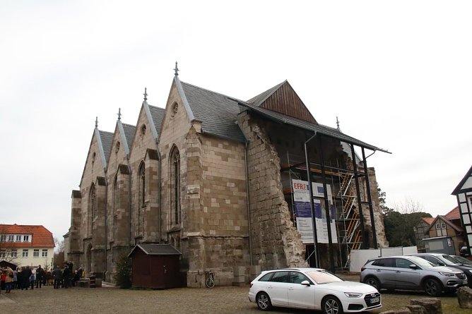 Die Außenfassade soll in den nächsten Jahren ihre Türme zurückerhalten (Foto: agl) Die Außenfassade soll in den nächsten Jahren ihre Türme zurückerhalten (Foto: agl)