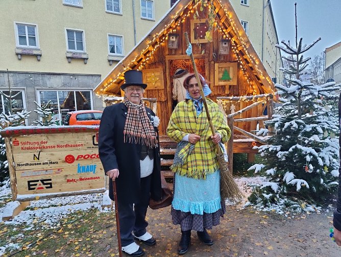 Auch der oole Professor und die Haxen waren auf dem Weihnachtsmarkt (Foto: Peter Blei)