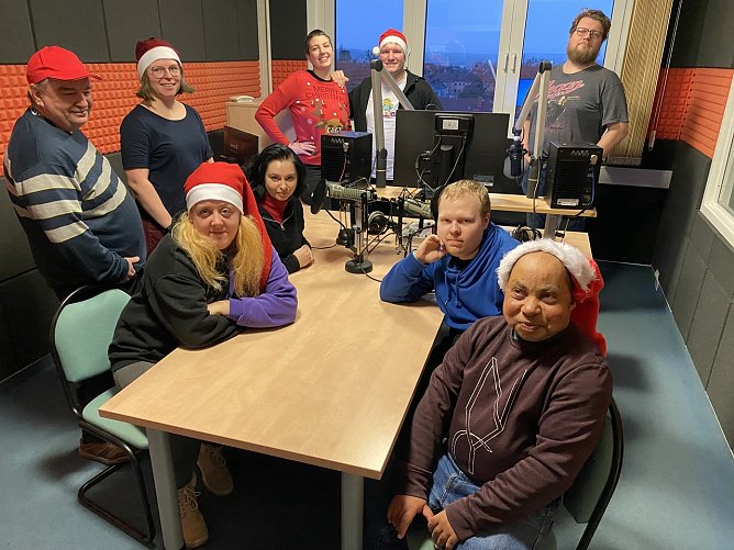 Die inklusive Redaktionsgruppe "Schr&auml;gSTRICH" geht bald live on air (Foto: Radio Enno)