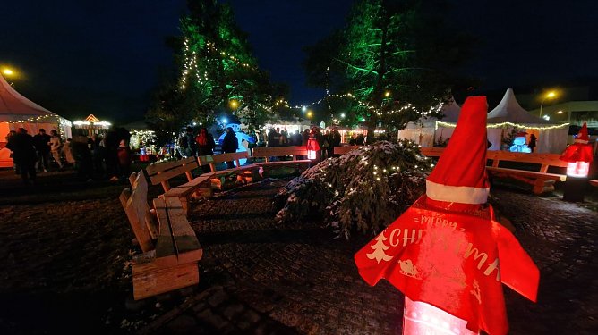Weihnachtsmarkt auf dem Werksgel&auml;nde von Knauf (Foto: nnz)