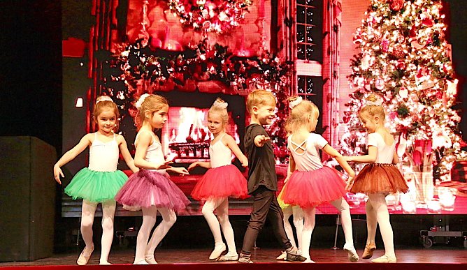 Weihnachtsballett mit den Eleven des Tanzstudios Radeva (Foto: H.Wernig)