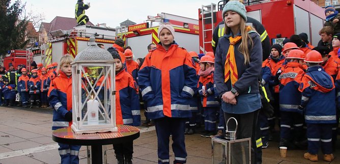 Das Friedenslicht aus Bethlehem ist zum 14. mal im Landkreis verteilt worden (Foto: agl) Das Friedenslicht aus Bethlehem ist zum 14. mal im Landkreis verteilt worden (Foto: agl)