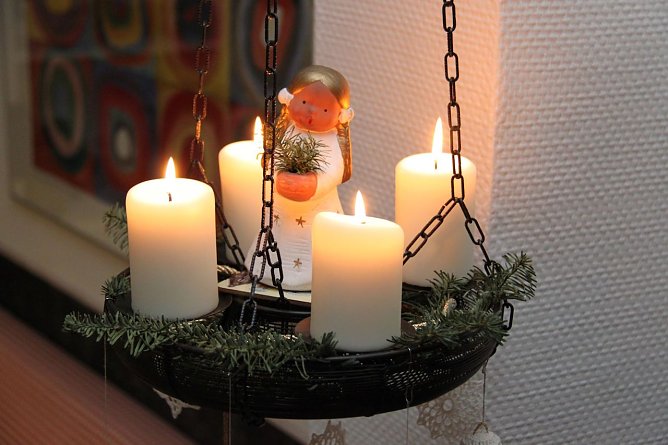 Schwiegermuttis selbstgemachter Adventskranz (Foto: Anja Schr&ouml;ter)