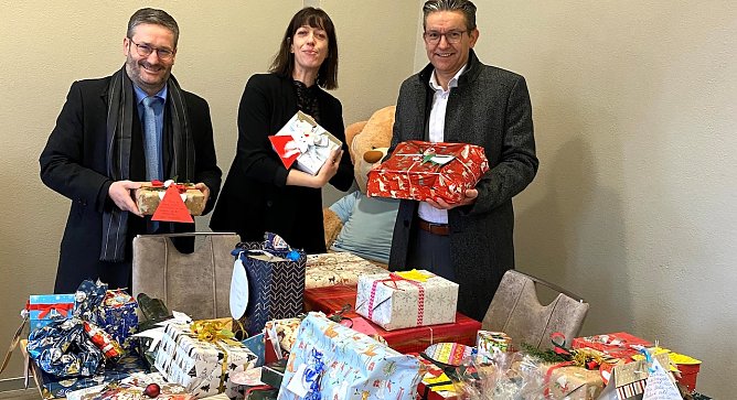 v.li. Titus Wabersich, Jeannine Lindner, Andrew Brotr&uuml;ck (Foto: Deutsche Bank)
