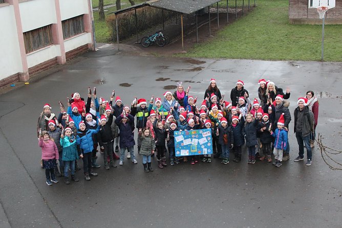 Weihnachtsprojekttag an der Grundschule Wipperdorf (Foto: Beate Blumenthal) Weihnachtsprojekttag an der Grundschule Wipperdorf (Foto: Beate Blumenthal)