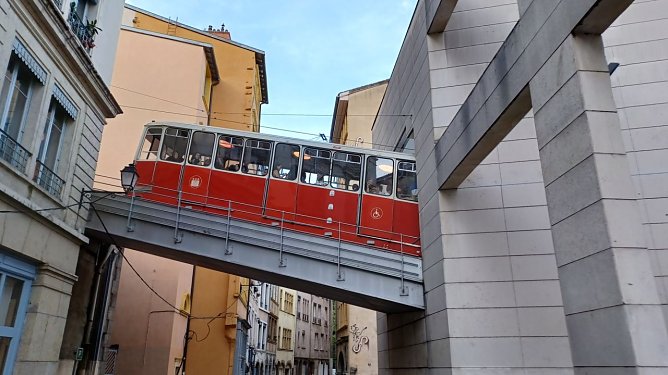 Am Wegesrand wartet manche Überraschung (Foto: Rüdiger Neitzke) Am Wegesrand wartet manche Überraschung (Foto: Rüdiger Neitzke)