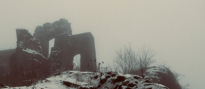 Die Burgruine Hohnstein im Winterkleid (Foto: agl)