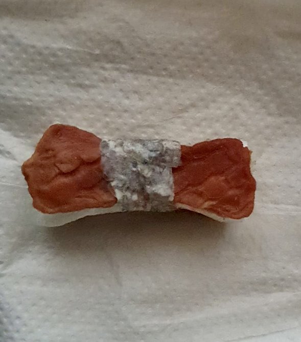 Verdächtiger Hundeköder (Foto: S. Dietzel) Verdächtiger Hundeköder (Foto: S. Dietzel)