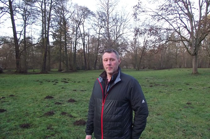 Jeder Baum, der Hitze und D&uuml;rre zum Opfer fiel, tat dem Stadtf&ouml;rster Axel Axt leid. Vehement setzte auch er sich f&uuml;r Neuanpflanzungen ein. (Foto: Kurt Frank/Archiv)