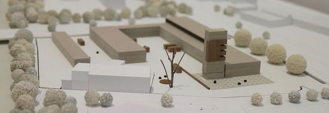 Mit einem Modell hat es angefangen, nun soll die neue Feuerwache bald er&ouml;ffnet werden (Foto: nnz-Archiv)