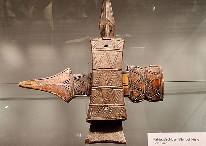 Viele der ausgestellten Exponate sind Leihgaben des Deutschen Schloss- und Beschl&auml;gemuseum Velbert und aus dem Stadtmuseum Jena  (Foto: nnz)