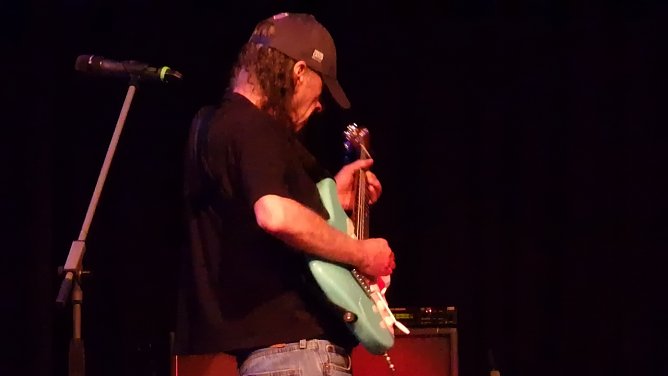 Der Meister an der Gitarre (Foto: nnz)