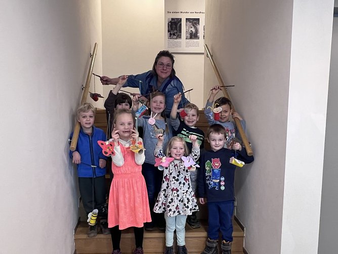 Die Kinder des Domschl&ouml;sschens durften sich im Garten der Flohburg gestern wieder die H&auml;nde richtig schmutzig machen (Foto: Stadt Nordhausen)