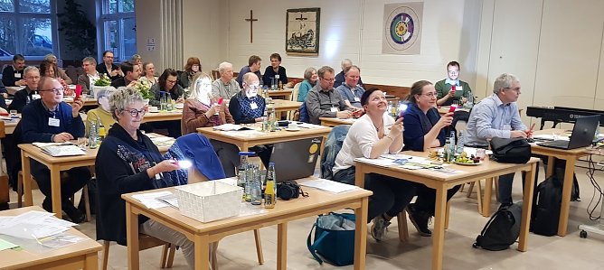 Frühjahrssynode des Kirchenkreises am Freitagabend (Foto: R.Englert) Frühjahrssynode des Kirchenkreises am Freitagabend (Foto: R.Englert)