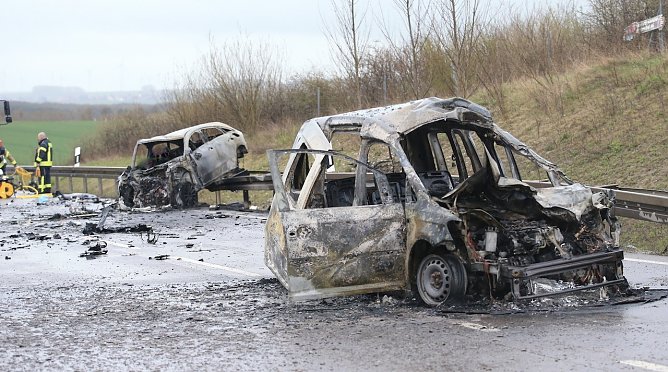 Grauenvoller Unfall auf der B 247 bei Bad Langensalza (Foto: S.Dietzel) Grauenvoller Unfall auf der B 247 bei Bad Langensalza (Foto: S.Dietzel)