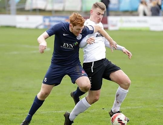 Der Kanadier Lachlan Will (l.) im Zweikampf (Foto: M.Liedke)