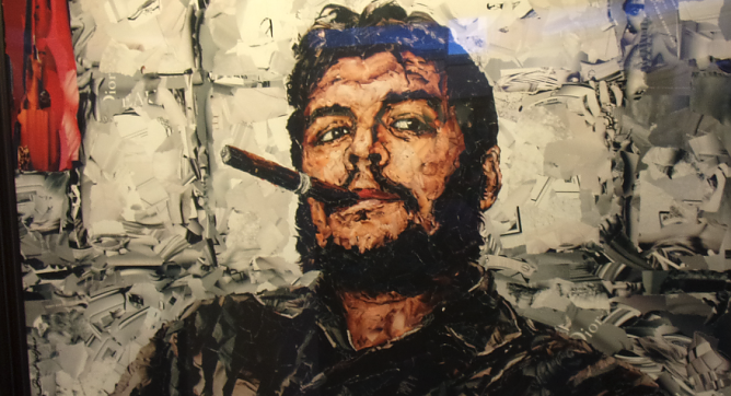 "Widerspenstige Collagen" in der Kreissparkasse (Foto: Hans Georg Backhaus)