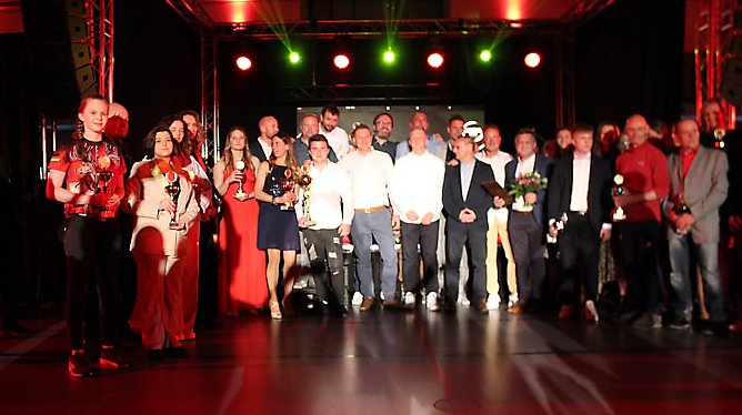 Freudestrahlende Seiger der diesjährigen Sportlerwahl (Foto: oas) Freudestrahlende Seiger der diesjährigen Sportlerwahl (Foto: oas)