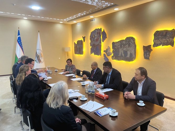 Gespräche in Taschkent (Foto: Privat) Gespräche in Taschkent (Foto: Privat)