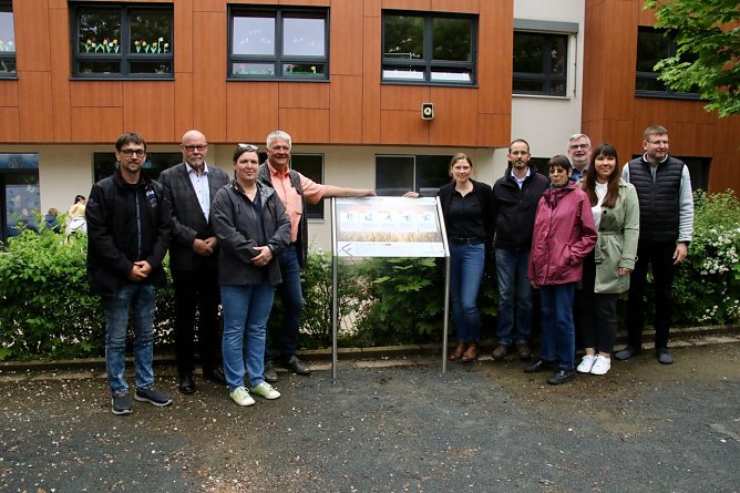 Ohne die Unterst&uuml;tzung durch den Schulf&ouml;rderverein und viele weitere Sponsoren w&auml;ren die sportlichen Neuzug&auml;nge auf dem Schulhof nicht m&ouml;glich gewesen (Foto: agl)