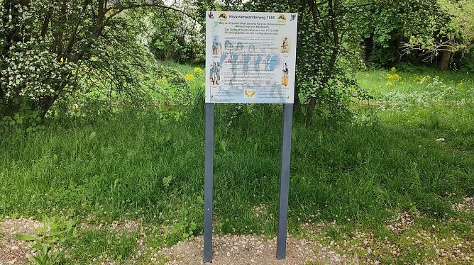 Jetzt steht die Schautafel wieder (Foto: P.Blei)