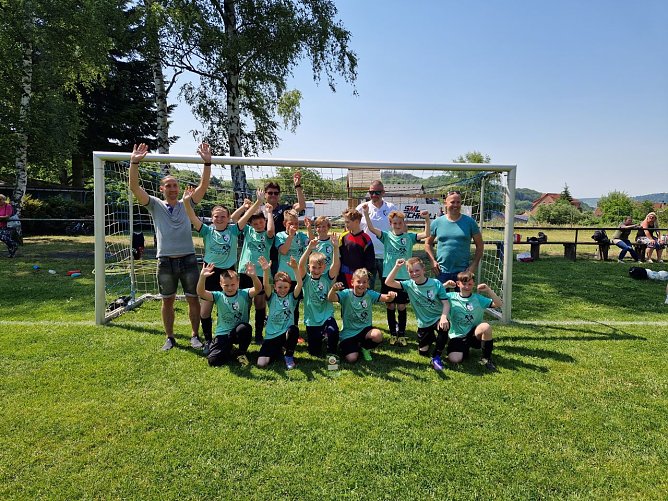 Verdienter Lohn nach einer starken Saison f&uuml;r die E-Junioren der SG Harztor (Foto: Nadin Kutschenreuther)