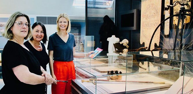 v.l.: In den Nordh&auml;user Museen gibt es Geschichte, Kunst und Kurioses zu entdecken. Das passende Programm haben Astrid Lautenschl&auml;ger, Susanne Hinsching und B&uuml;rgermeisterin Alexandra Rieger heute vorgestellt (Foto: agl)
