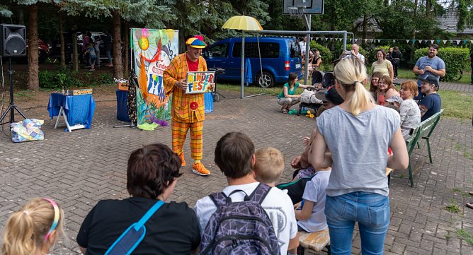 Viel Spa&szlig; mit Clown und anderen Attraktionen beim gestrigen Fest (Foto: S.Tetzel)