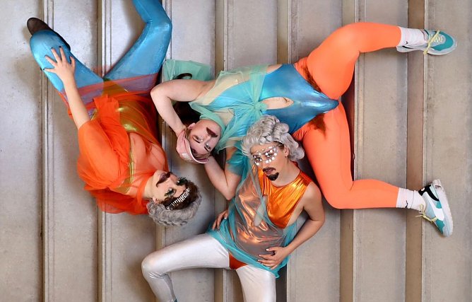 Glitzernder Fl&ouml;tenzauber mit den Schlangenknaben (Foto: Studio 44)