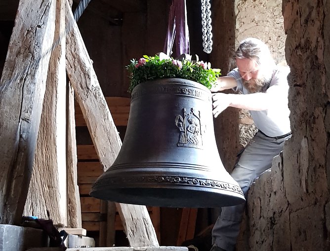 Neue Glocke in Elende aufgehangen (Foto: R.Englert)