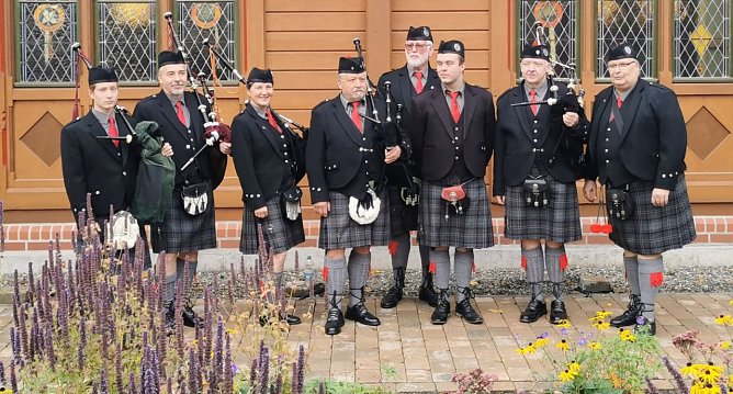 Barbarossa Pipes and Drums Sangerhausen (2022 vor der Stabkirche Stiege)  (Foto: &copy;Cosima Pilz)