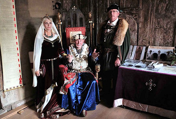 Selbst die Majest&auml;ten Heinrich I. und die Heilige Mathilde schauen beim Altstadtfest vorbei (Foto: P.Blei)