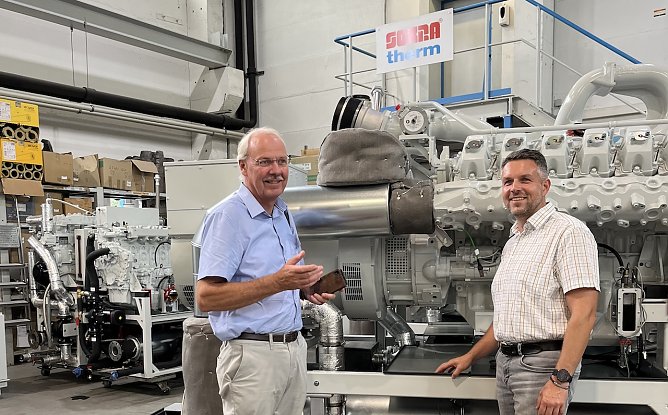 Stefan Marx (l.) besuchte die Firma Sokratherm (Foto: privat) Stefan Marx (l.) besuchte die Firma Sokratherm (Foto: privat)