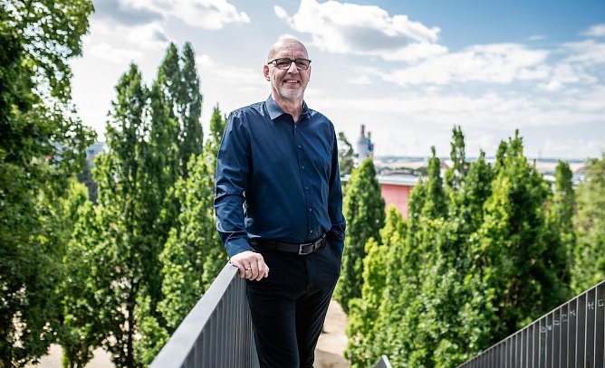 Der derzeitige Direktor des Herder-Gymnasiums m&ouml;chte Oberb&uuml;rgermeister werden: Andreas Trump (Foto: privat)